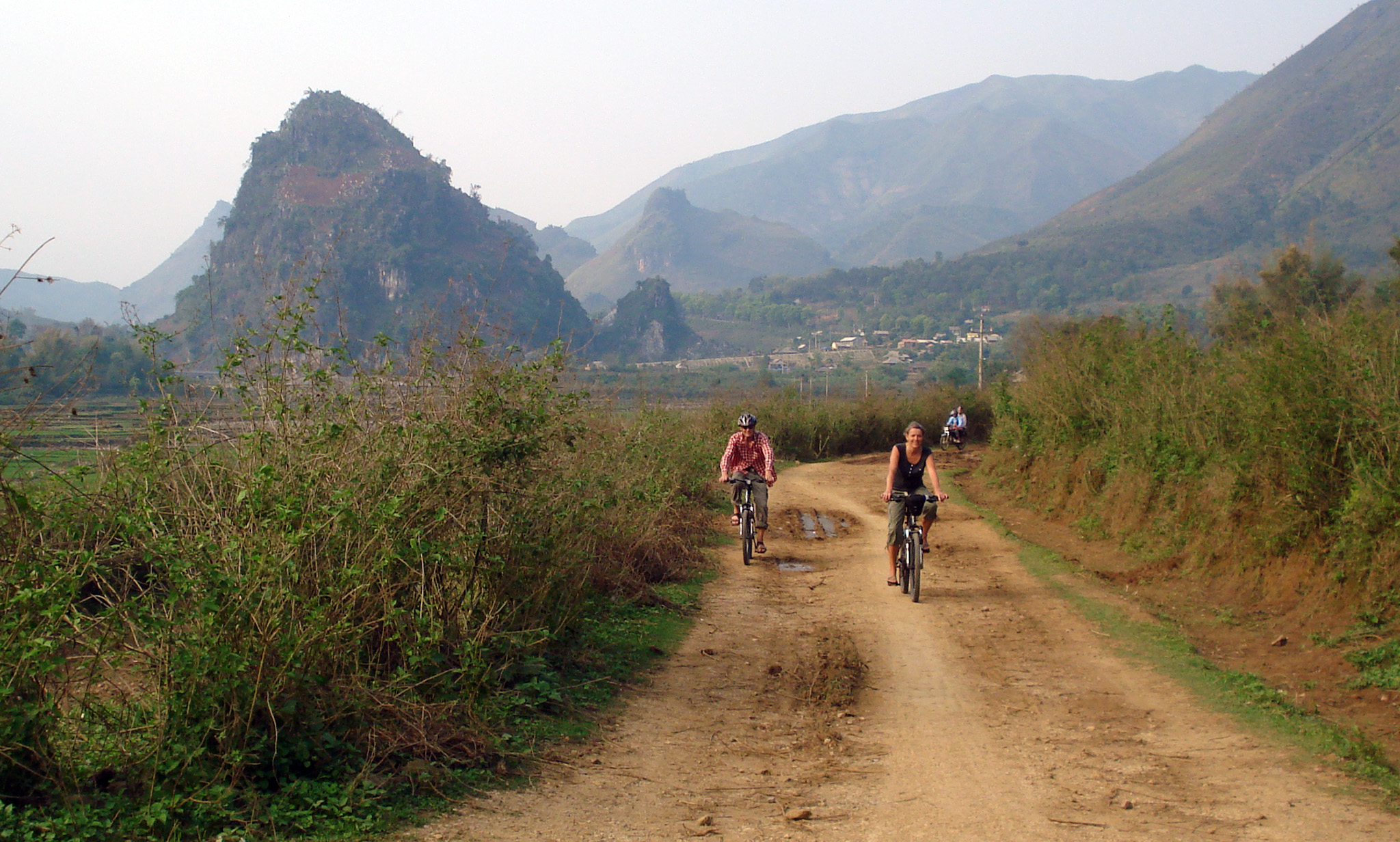 Sapa - Heaven Gate - Binh Lu - Than Thuoc - Than Uyen (80km cycling )