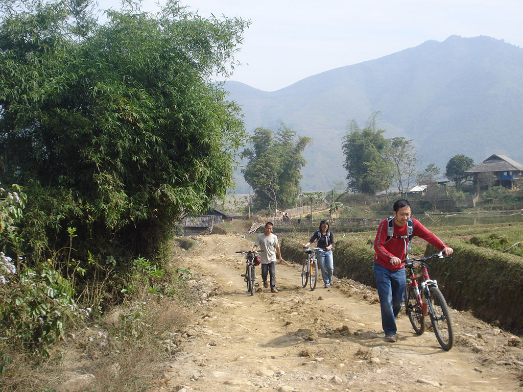 Sapa - Heaven Gate - Binh Lu - Than Thuoc - Than Uyen (80km cycling )