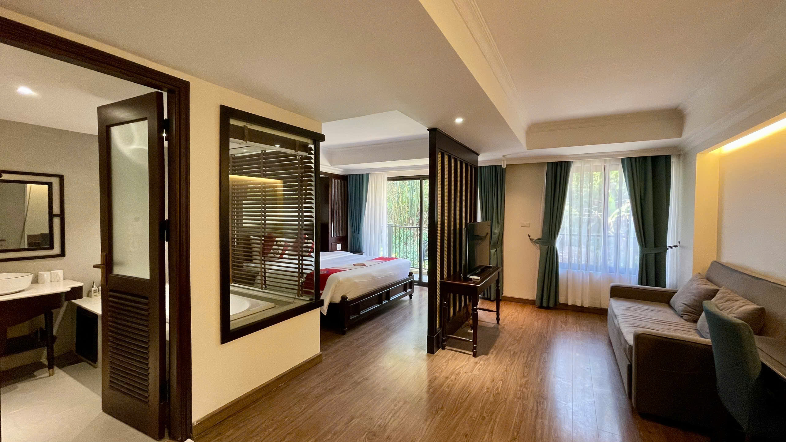 Suit Garden view room